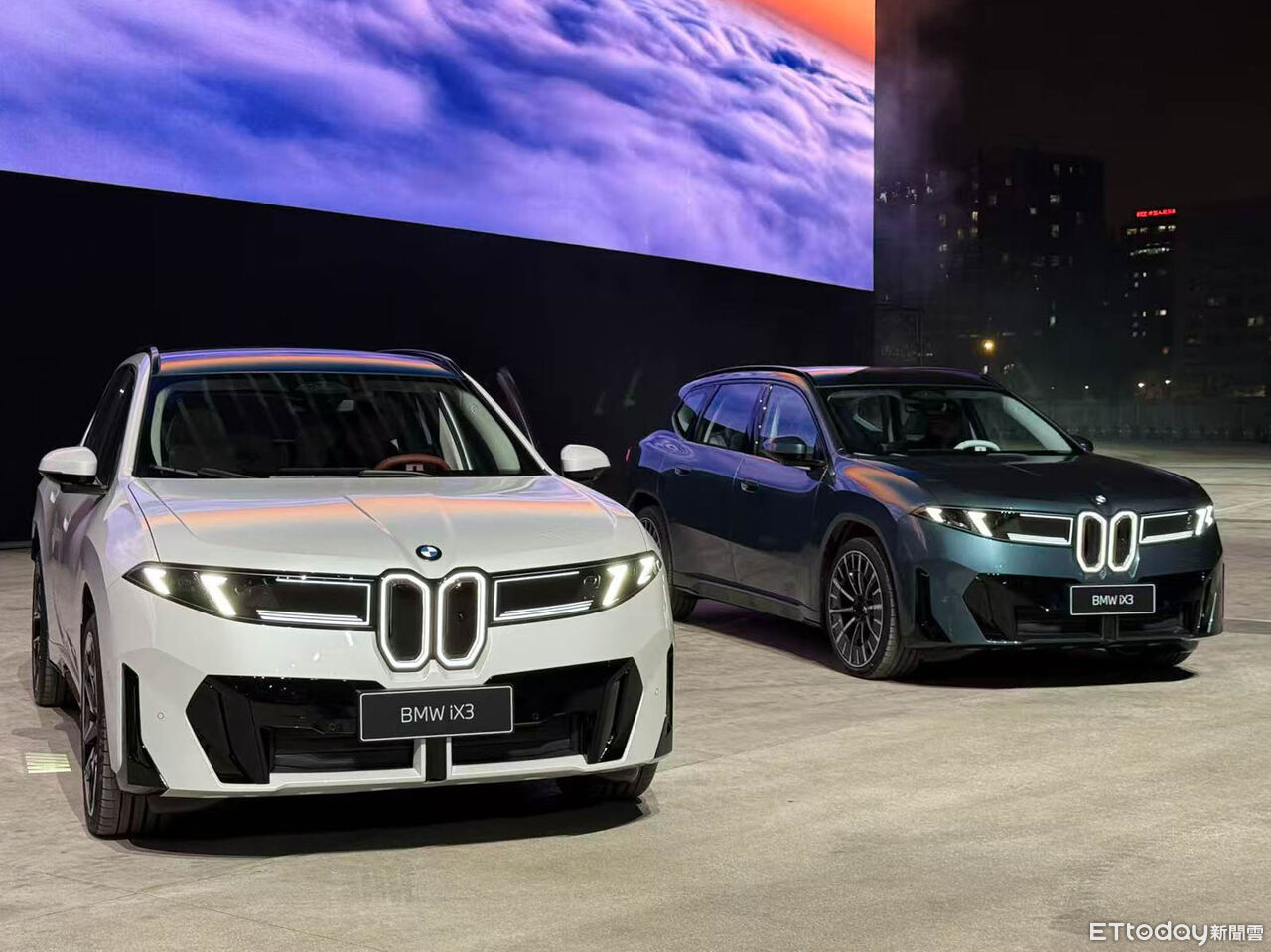▲BMW於北京品牌之夜帶來iX3、i3長軸款。（圖／記者徐煜展攝）