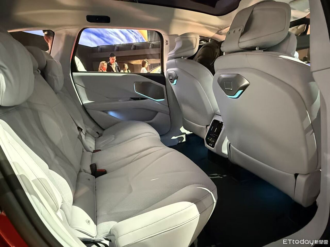 ▲BMW於北京品牌之夜帶來iX3、i3長軸款。（圖／記者徐煜展攝）