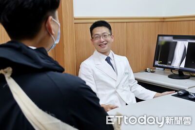 29歲男比腕力上臂劇痛突沒力　肱骨「硬生生擰斷」螺旋性骨折