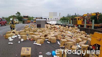 清潔劑灑滿地慘況曝！國3水上事故全線封閉　清理2小時仍未排除