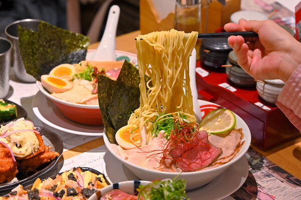 ▲▼京都北白川魁力屋拉麵 台中中港店。（圖／橘子狗愛吃糖授權提供）