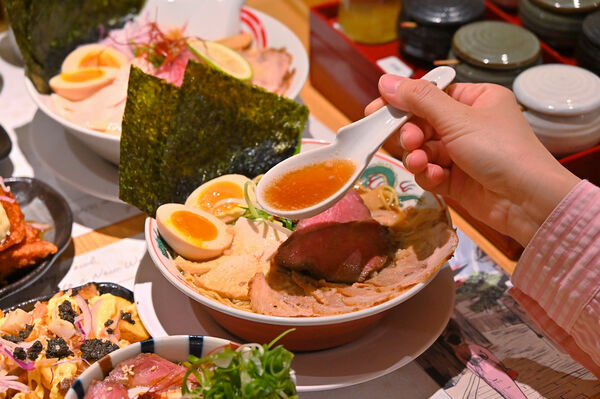 ▲▼京都北白川魁力屋拉麵 台中中港店。（圖／橘子狗愛吃糖授權提供）