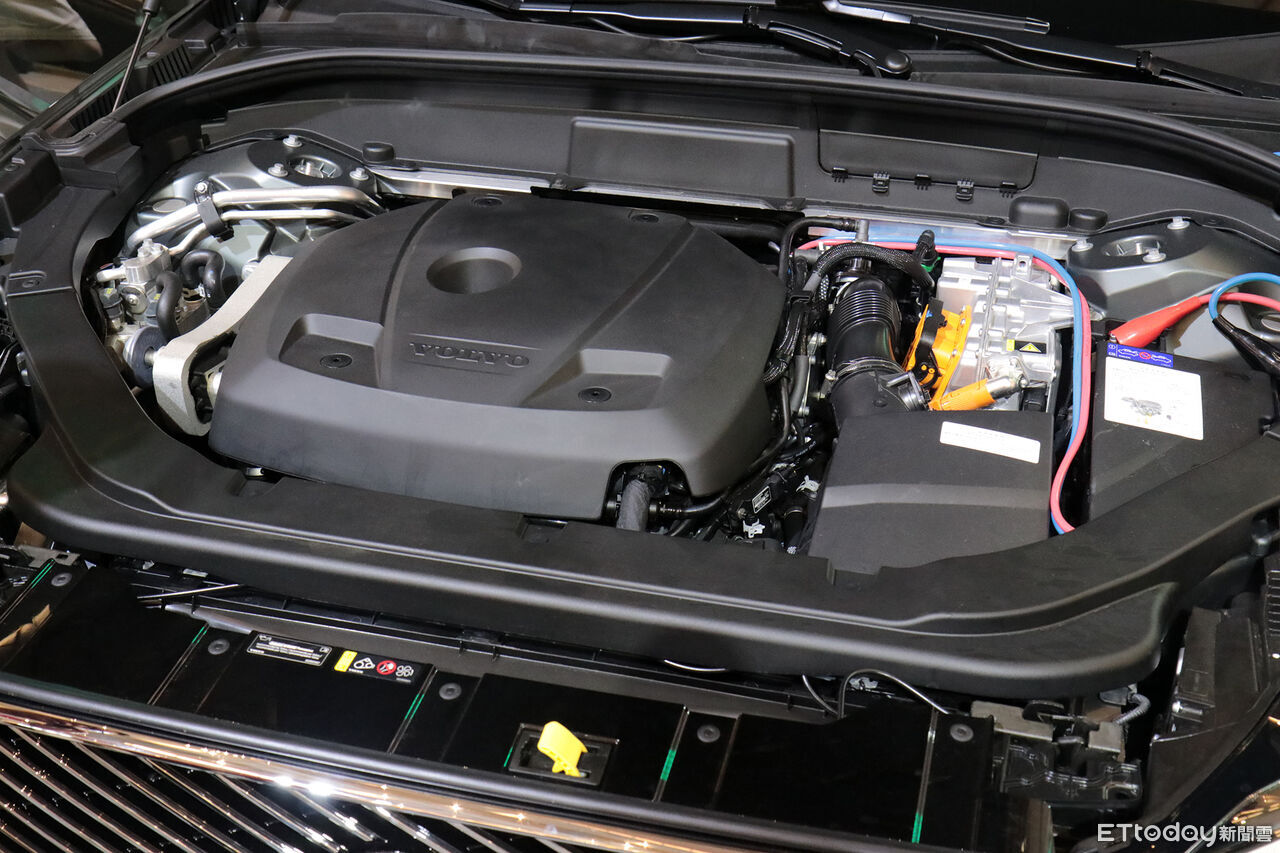 ▲224萬起！Volvo「2度小改款XC60休旅」開賣　溫昇豪＆帥總裁同台。（圖／記者張慶輝攝）