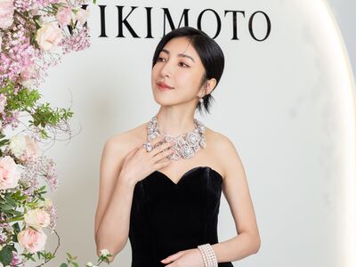 楊謹華戴珍珠配潮服　最愛衝突美感