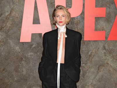 莎莉賽隆Dior男裝下什麼都沒穿　又帥又辣氣場超強