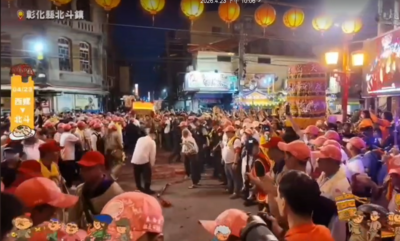 阿伯掏「10米鞭炮陣」迎大甲媽鑾轎　全場嚇壞！
