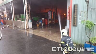 快訊／高雄工廠火警！黑煙狂竄　市府急發空品警告：6區注意