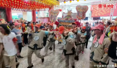 大甲媽回鑾進員林！停轎福寧宮下大雨　鄭銘坤喊話：平安第一