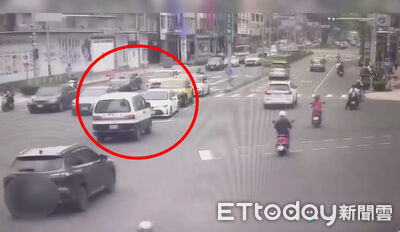 快訊／警車突偏移連撞對向3車！現場畫面曝　警身體不適送醫