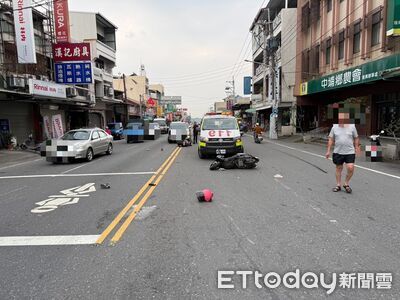 瞬間畫面曝!嘉義路口機車鏟倒機車 2人倒地…闖紅燈女子不治