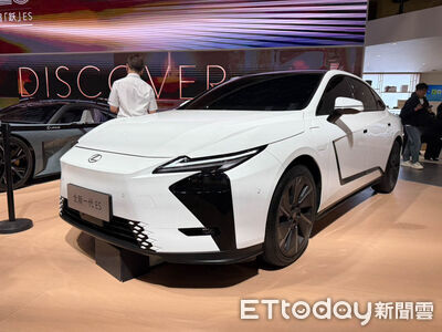 「新一代LEXUS ES大陸」只賣新台幣133萬!比台灣便宜近50萬、配備更豪華