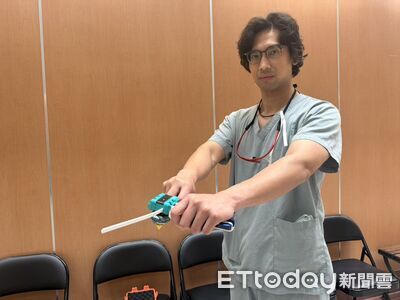 男「狂打戰鬥陀螺」手腕劇痛　醫教熱身3招：半小時就要休息