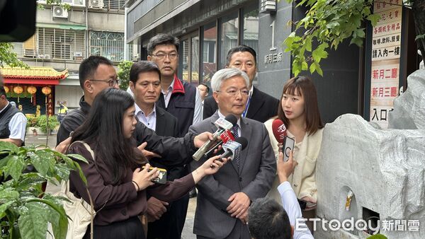 ▲▼             警政署長張榮興今(24日)上午9時許前往陳芊雯靈堂拈香致意。（圖／記者陸運陞翻攝）