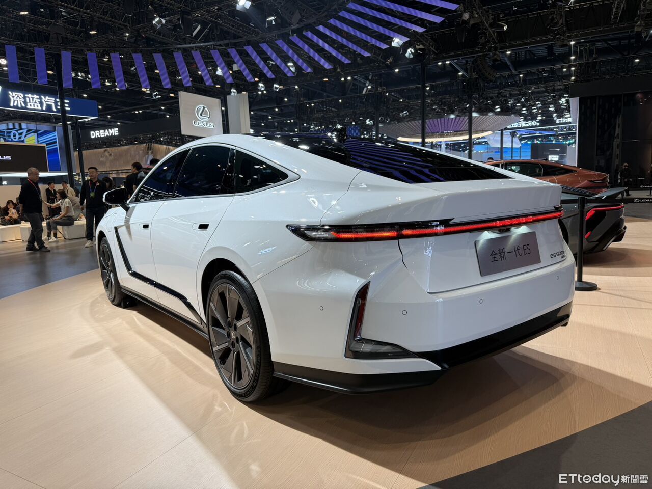 ▲LEXUS,ES（圖／記者徐煜展攝）