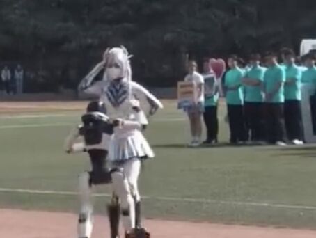 [閒聊] 中國機器人表演突熊抱學生妹Coser不放 - 希洽 - PTT.BEST 批踢踢爆文 2