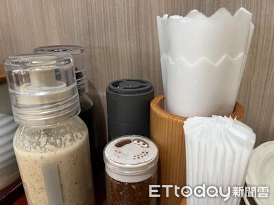 餐廳「看到1款衛生紙」超絕望　網曝隱藏用途：擦手機超乾淨