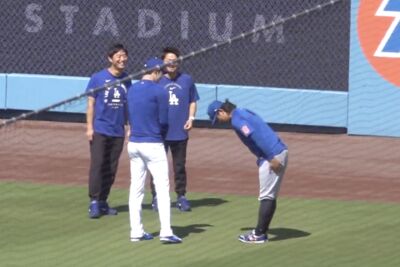 今永昇太賽前對佐佐木朗希深深一鞠躬！　逗笑對方拍手爆笑畫面曝