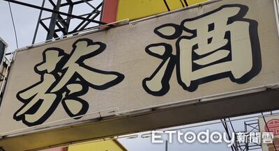 鄰長來泡茶「開收銀機偷錢」闆娘目擊　一看監視器驚：偷了2次