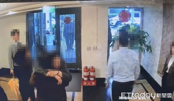 中信行員劫後餘生畫面曝！2F救生繩垂降逃命　激動互擁頻拭淚