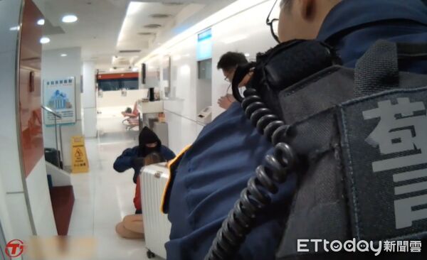 德撲冠軍淪搶匪！欠700萬繳不出房租決定搶銀行　落網求：想看小孩