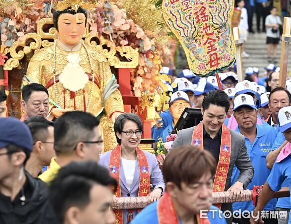 ▲▼副總統蕭美琴與台北市長蔣萬安一同參與2026台北母娘文化季保民繞境嘉年華起駕儀式。（圖／記者李毓康攝）