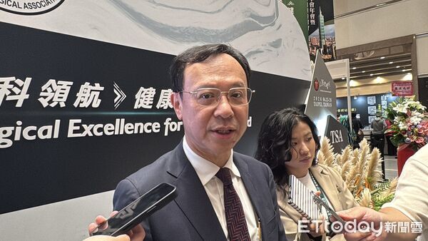 ▲▼衛福部長石崇良出席2026台灣外科醫學會年會暨外科聯合學術國際研討會開幕式。（圖／記者洪巧藍攝）