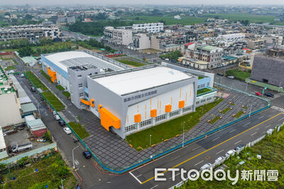 卓榮泰視察嘉義運動館盼9/9啟用　黃敏惠「盼中央守承諾」蓋輕軌