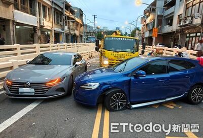 桃園女駕駛地下道前左偏撞對向車！氣囊全爆...2車8人驚嚇輕傷
