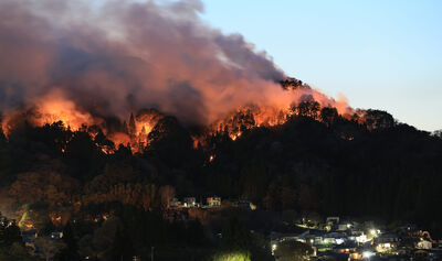 岩手山火燒不停第5天！火線逼近未撤離區　出動1300人仍無法撲滅