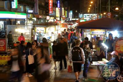 夜市內衣褲有人買？一票妹子曝1優勢　內行揭年收3千萬：買4棟房