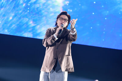 蘇永康高雄首唱隔空獻曲周蕙！　突公開「手機私密照」全場融化