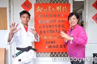 花蓮柔道首金！宜昌國中曾嘉浩全中運奪冠　鄉長登門貼紅榜
