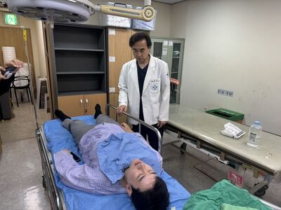 遭潑灑飲料攻擊！韓釜山市長候選人「重摔撞頭」　昏迷緊急送醫