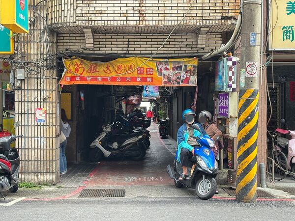 ▲▼菊姐大腸圈（原孝三路三兄弟）。（圖／陳小可的吃喝玩樂授權提供）