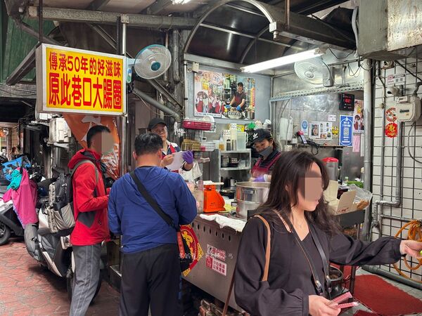 ▲▼菊姐大腸圈（原孝三路三兄弟）。（圖／陳小可的吃喝玩樂授權提供）