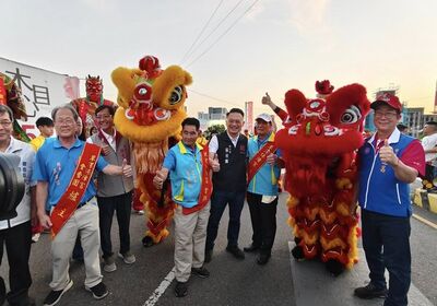 草漯保障宮媽祖進香回鑾　蘇俊賓扛老祖神轎體驗百年遶境文化