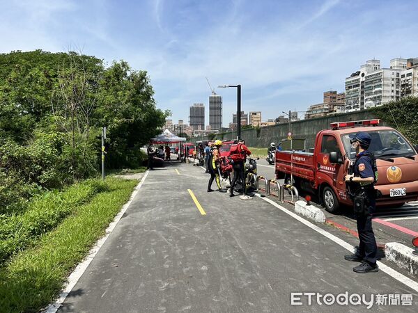 ▲▼新北消防搜救昨晚落水案時，意外尋獲另一名失蹤男子遺體             。（圖／記者陳以昇翻攝）