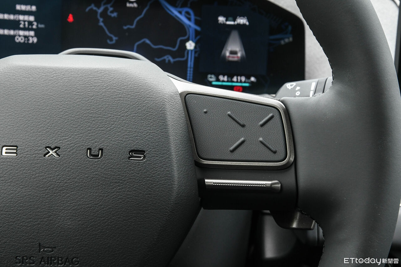 ▲新一代LEXUS ES空間強勢！全新電動版更是新鮮感十足。（圖／記者徐煜展攝）