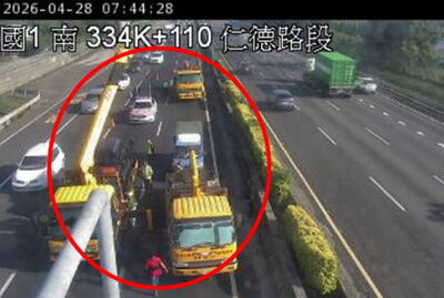 快訊／上班快改道！　國1「4車追撞」塞爆