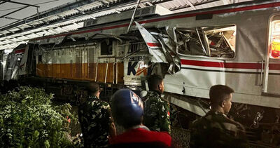 列車頭穿入車廂！印尼火車追撞「至少7死數十傷」　驚悚畫面曝