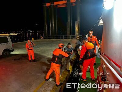 馬祖男深夜突「胸悶冒冷汗」　海巡緊急出艇跨島送醫救援