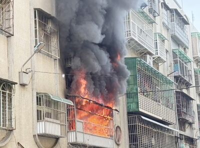 快訊／桃園龜山民宅大火1小時撲滅　屋主女兒一度救回仍不治