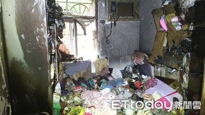 基隆社區驚傳火警!3樓民宅濃煙狂竄 屋內雜物堆滿畫面曝