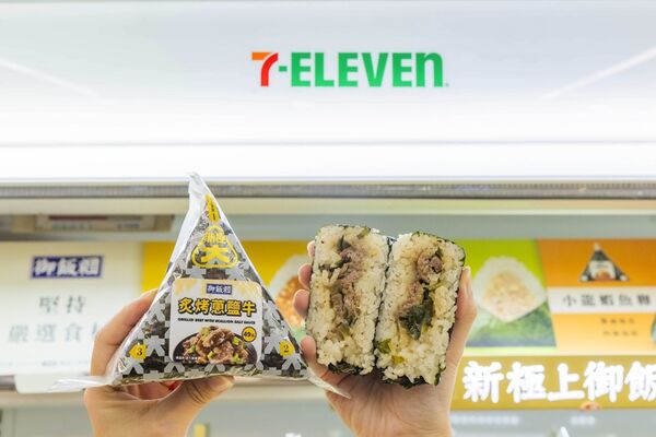 ▲▼7-ELEVEN推出「重量級饗宴」巨大化商品。（圖／業者提供）