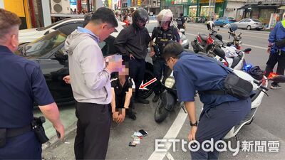 假試戴真搶奪!宜蘭男搶5萬元金戒指逃逸 警30分鐘內逮人
