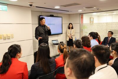 中信銀行員遇搶案盡職解危　大股東辜仲諒親赴忠孝分行慰問