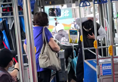 台灣公車運將遭怪罪崩潰　哭喊「不要欺負司機啦」影片登上CNN