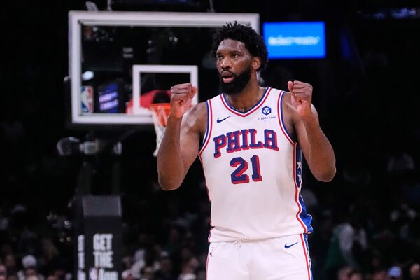 ▲七六人當家中鋒恩比德（Joel Embiid）在下半場接管比賽。（圖／達志影像／美聯社）