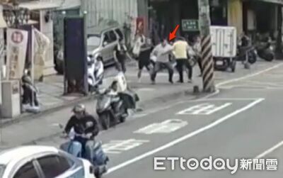 狂暴跟騷男黑底曝！噁喊「要去學校看正妹」...盯上女高中生