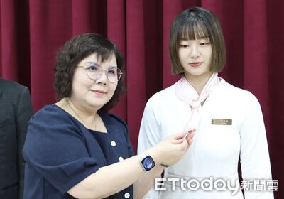 華醫醫美新秀亮相!41名學生授服繫巾 帶薪實習直通職場